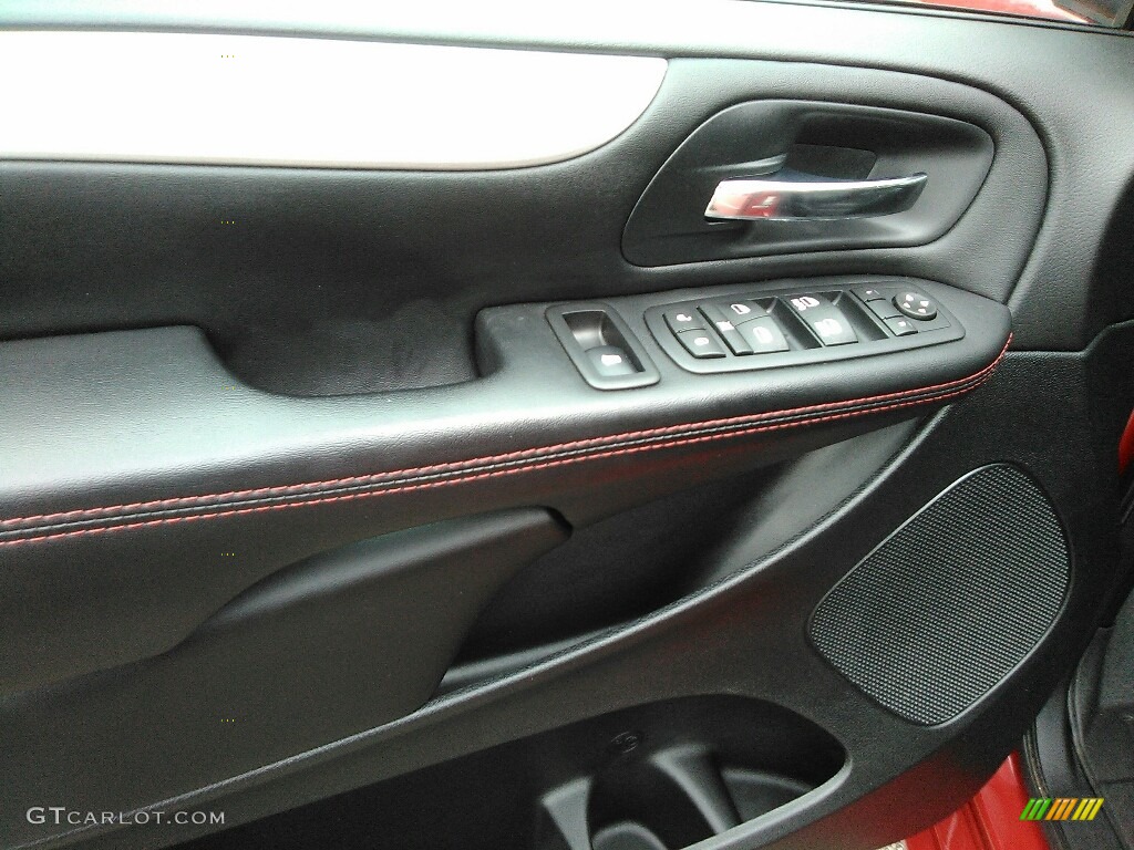 2016 Grand Caravan R/T - Redline 2 Coat Pearl / Black photo #7