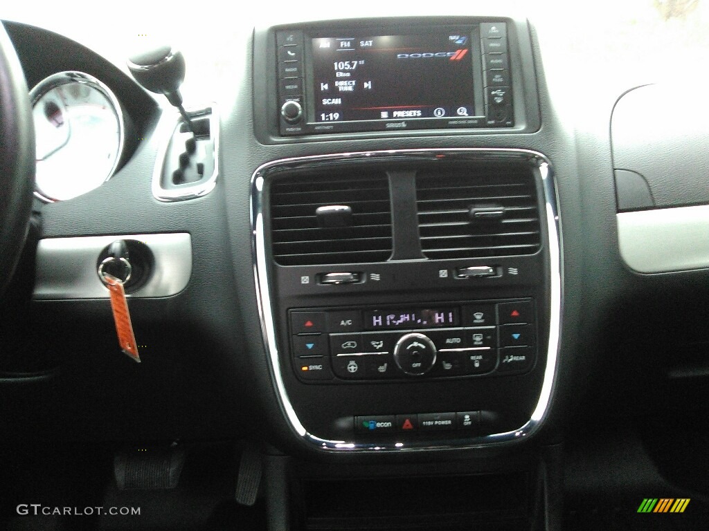 2016 Grand Caravan R/T - Redline 2 Coat Pearl / Black photo #10