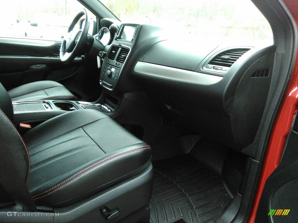 2016 Grand Caravan R/T - Redline 2 Coat Pearl / Black photo #19