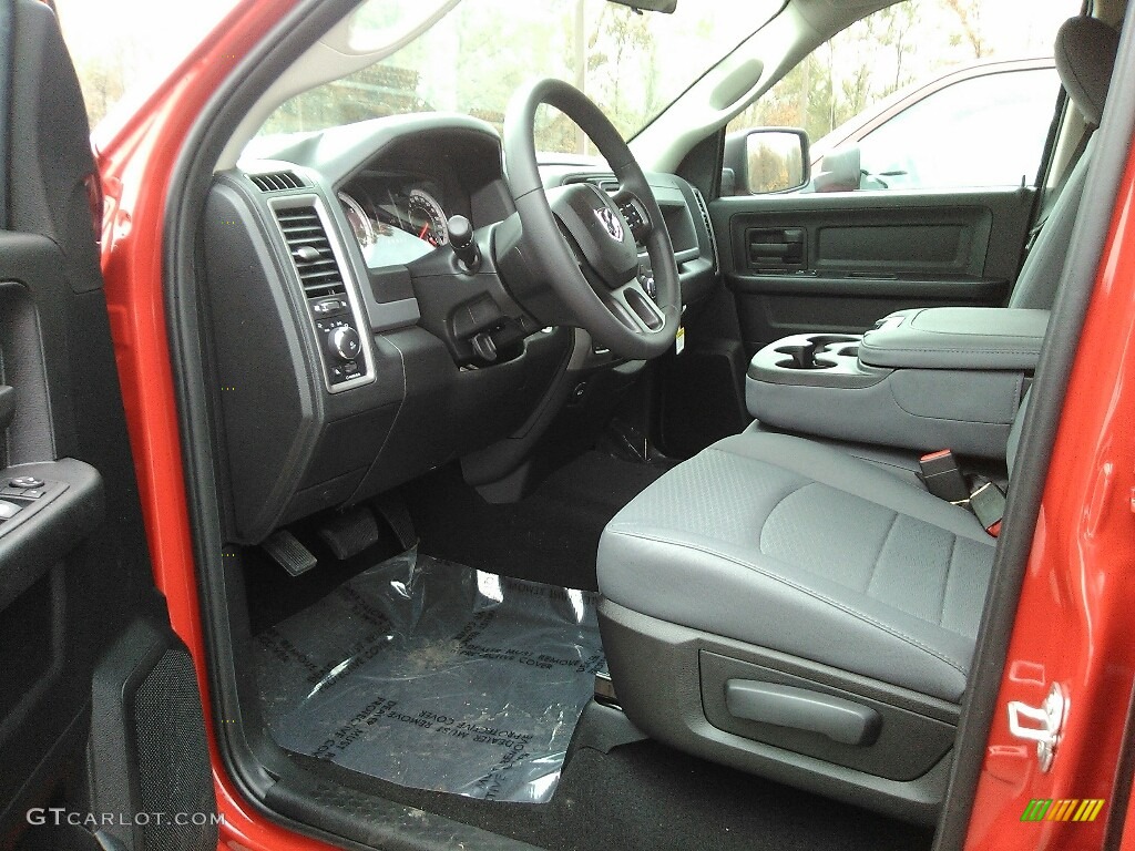 2018 1500 Express Crew Cab 4x4 - Flame Red / Black/Diesel Gray photo #4