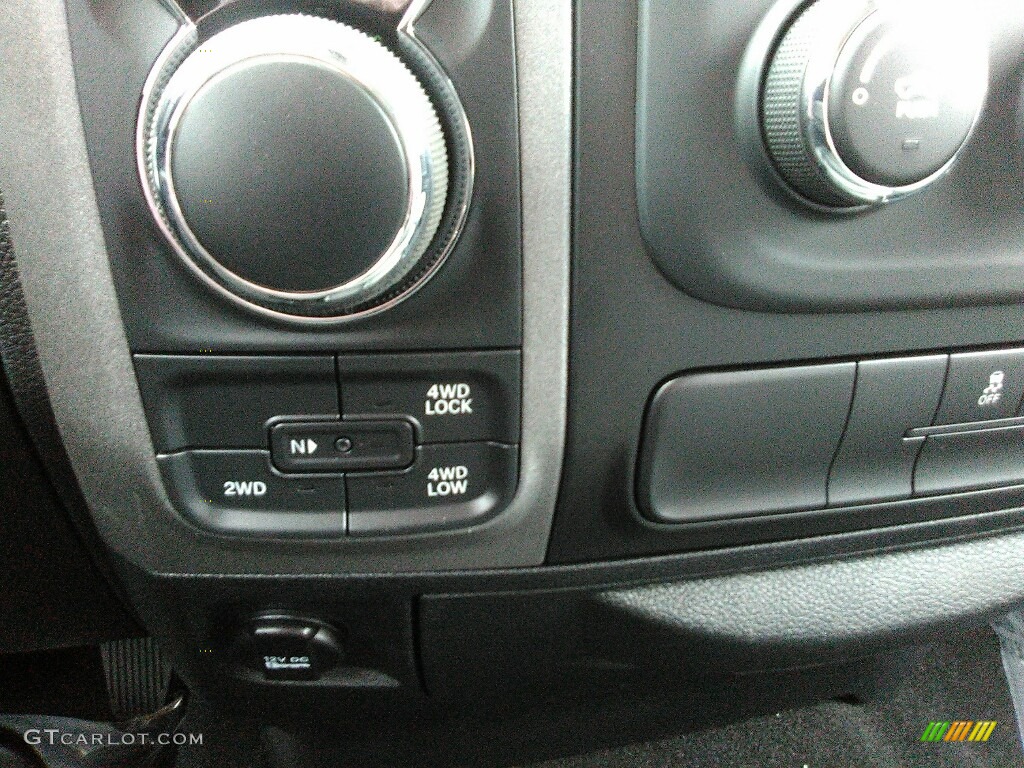 2018 1500 Express Crew Cab 4x4 - Flame Red / Black/Diesel Gray photo #10