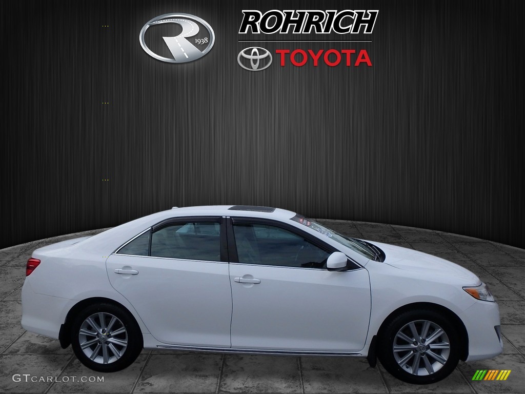 2013 Camry XLE - Super White / Ivory photo #2