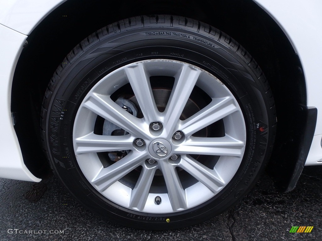 2013 Camry XLE - Super White / Ivory photo #16