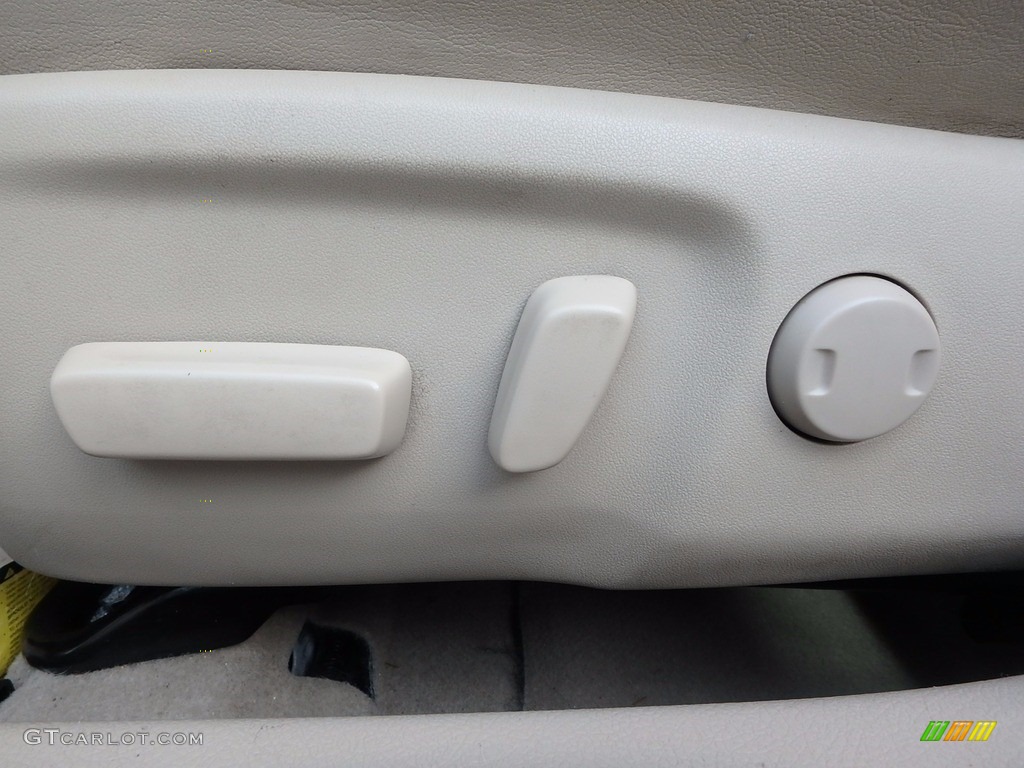 2013 Camry XLE - Super White / Ivory photo #20