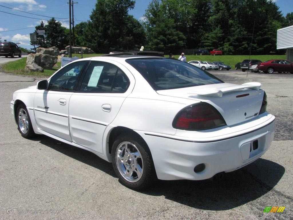 2002 Grand Am GT Sedan - Arctic White / Dark Pewter photo #3