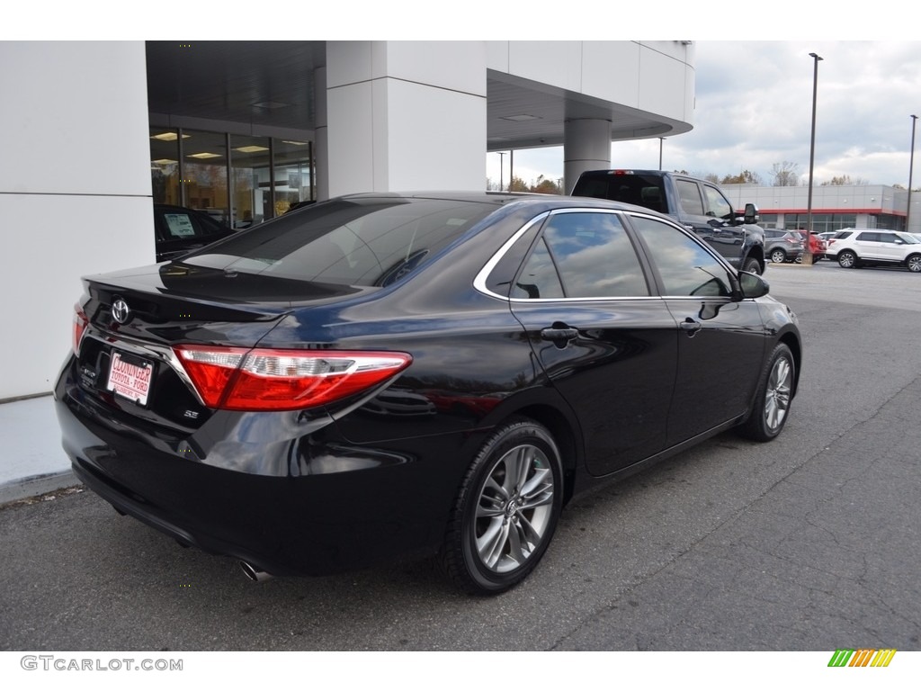 2015 Camry SE - Attitude Black Metallic / Black photo #3