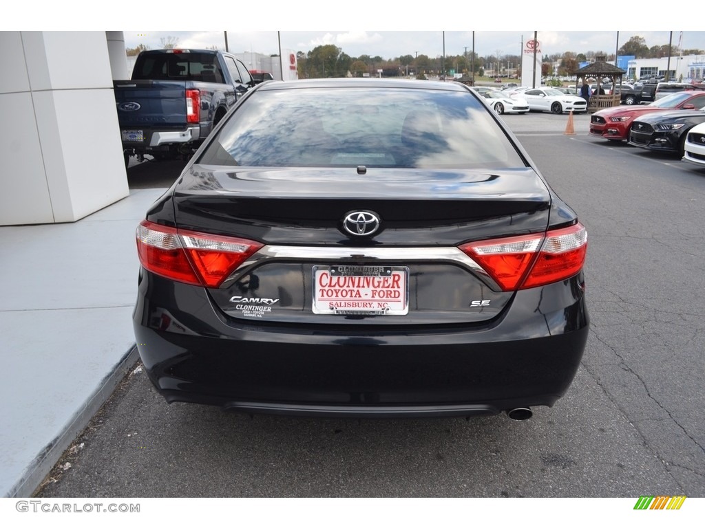 2015 Camry SE - Attitude Black Metallic / Black photo #4