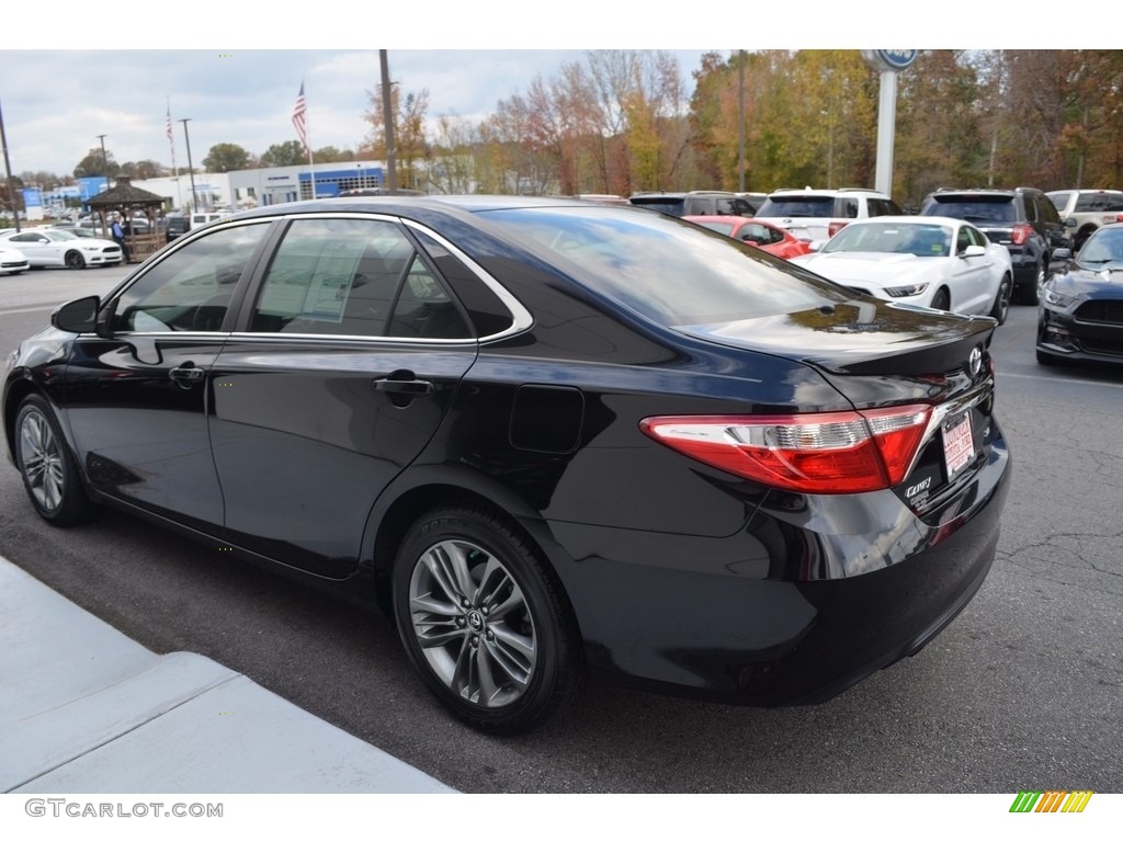 2015 Camry SE - Attitude Black Metallic / Black photo #5