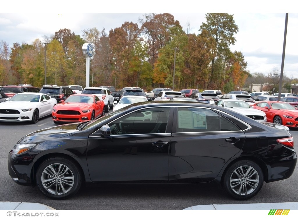 2015 Camry SE - Attitude Black Metallic / Black photo #6