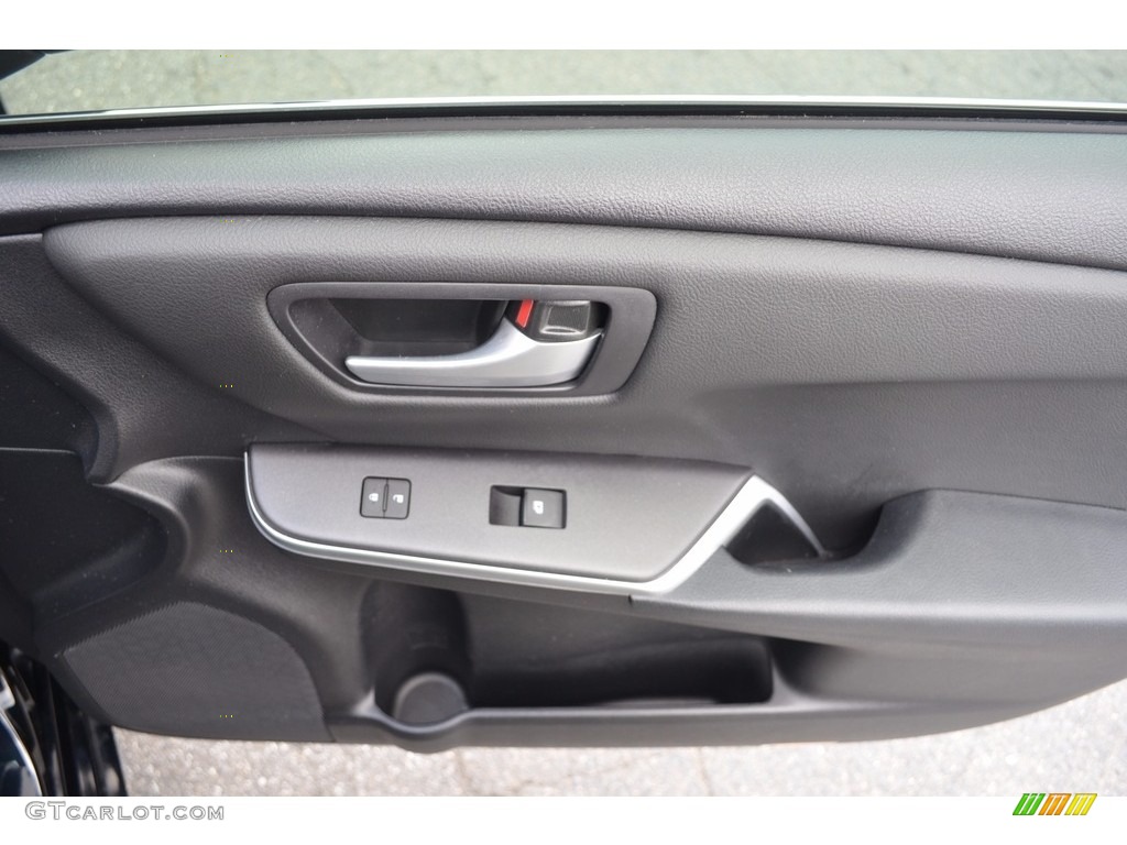 2015 Camry SE - Attitude Black Metallic / Black photo #14