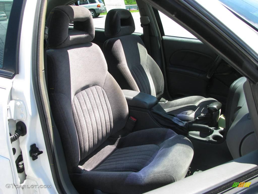 2002 Grand Am GT Sedan - Arctic White / Dark Pewter photo #14