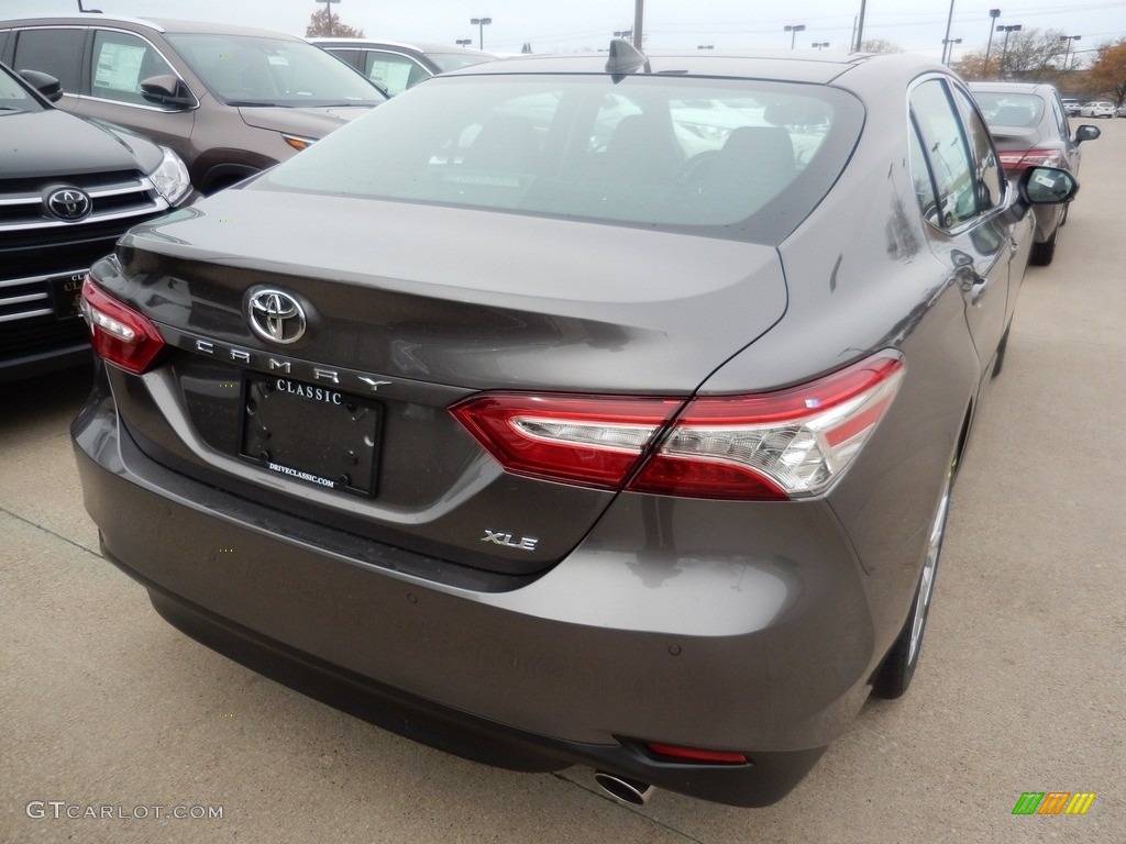 2018 Camry XLE - Predawn Gray Mica / Ash photo #2