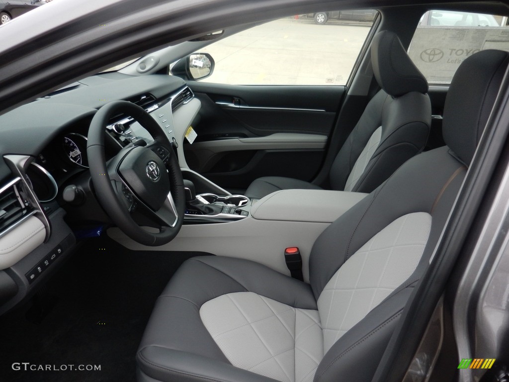 2018 Camry XLE - Predawn Gray Mica / Ash photo #3