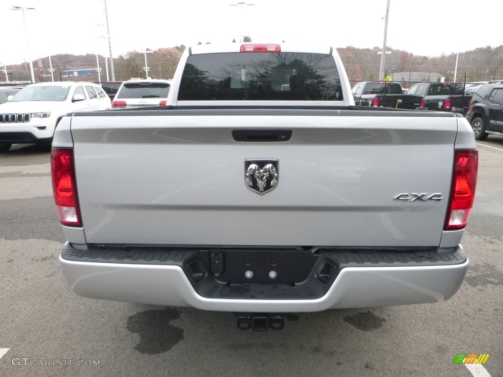 2018 1500 Express Quad Cab 4x4 - Bright Silver Metallic / Black/Diesel Gray photo #4