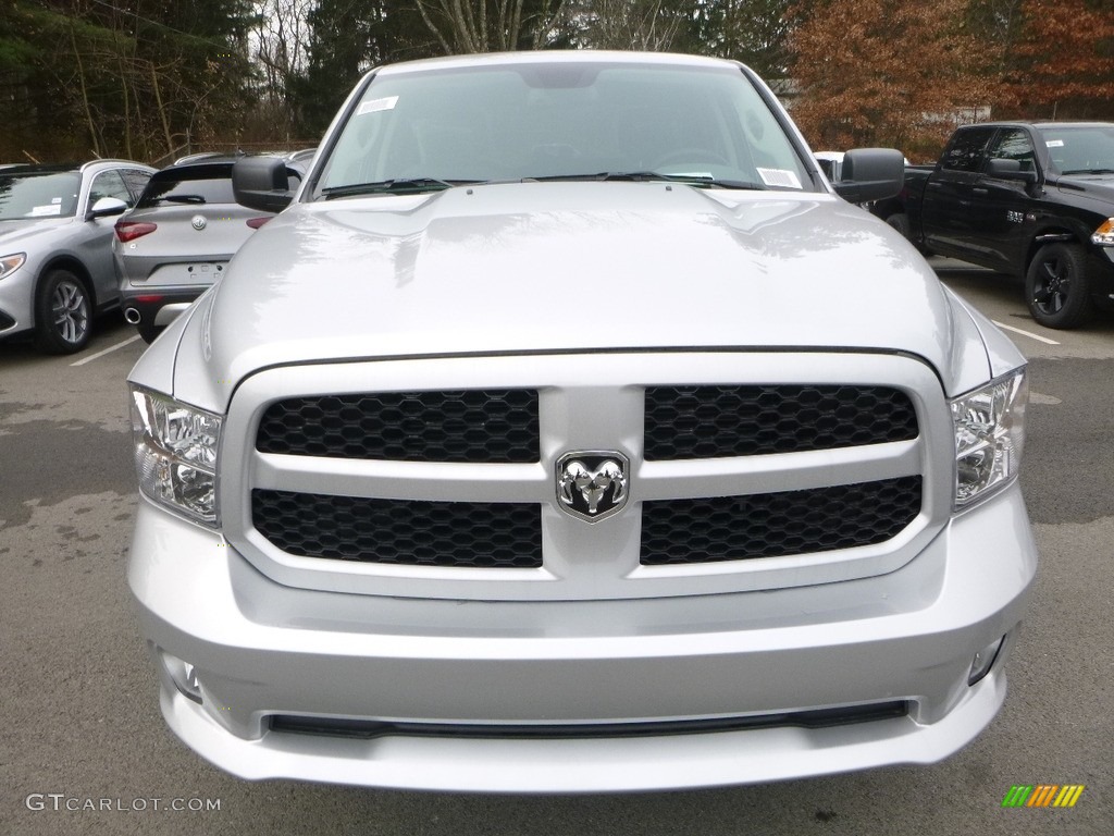 2018 1500 Express Quad Cab 4x4 - Bright Silver Metallic / Black/Diesel Gray photo #8