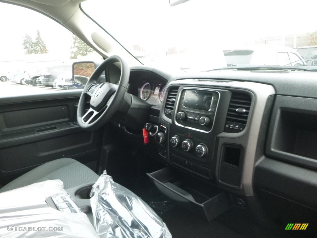 2018 Ram 1500 Express Quad Cab 4x4 Dashboard Photos