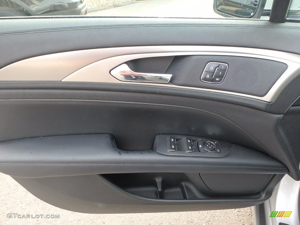2017 Lincoln MKZ Premier AWD Door Panel Photos