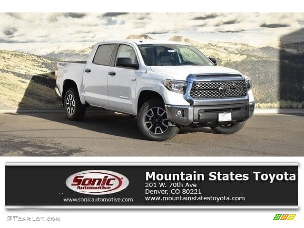 2018 Tundra SR5 CrewMax 4x4 - Super White / Black photo #1