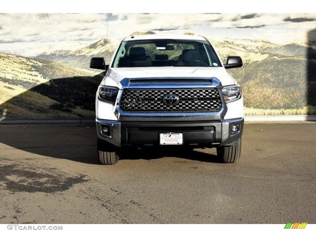 2018 Tundra SR5 CrewMax 4x4 - Super White / Black photo #2