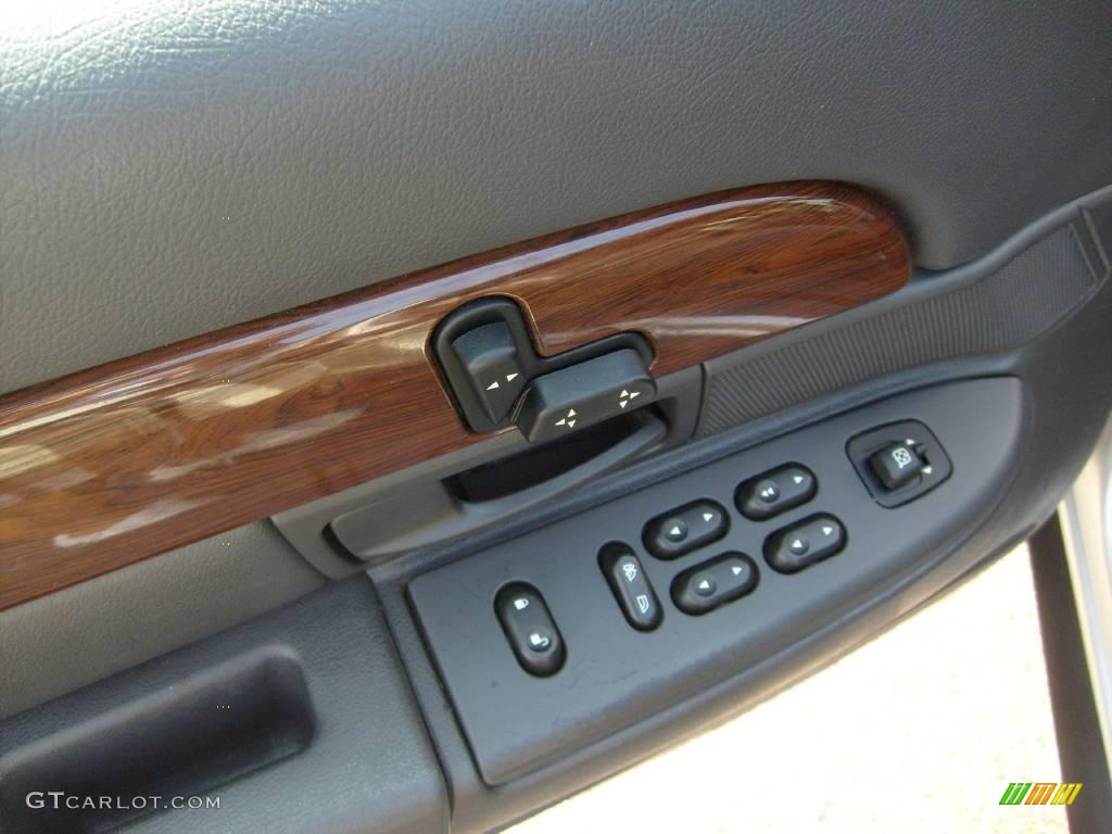 2004 Grand Marquis LS Ultimate Edition - Silver Birch Metallic / Dark Charcoal photo #17