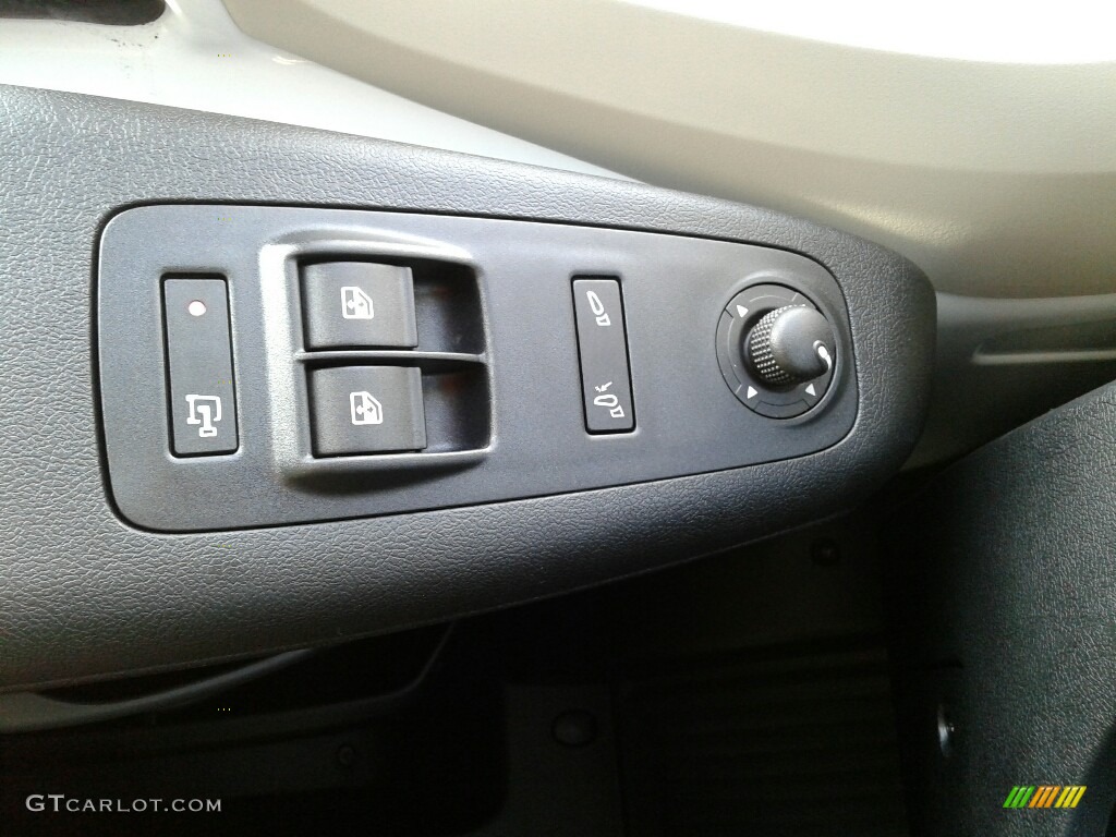 2018 Ram ProMaster 3500 High Roof Cargo Van Controls Photo #123915605