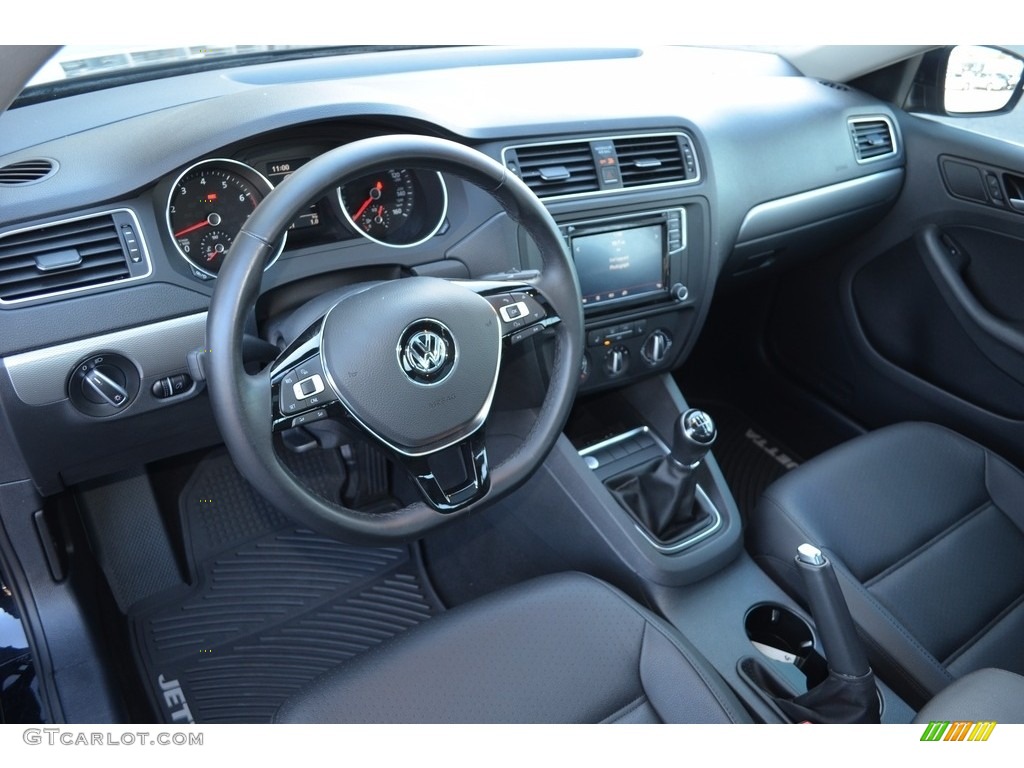 Titan Black Interior 2017 Volkswagen Jetta SE Photo #123926071