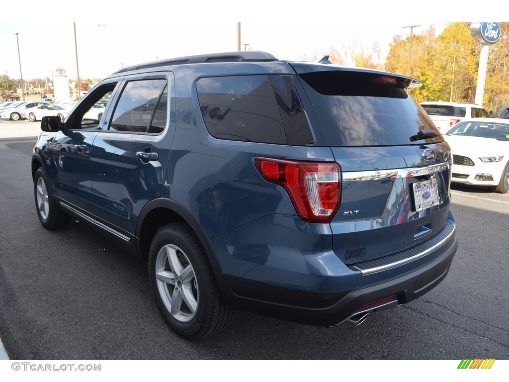 2018 Explorer XLT - Blue Metallic / Medium Stone photo #24
