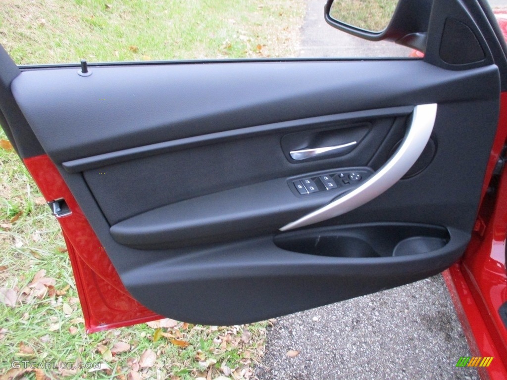 2018 BMW 3 Series 320i xDrive Sedan Door Panel Photos