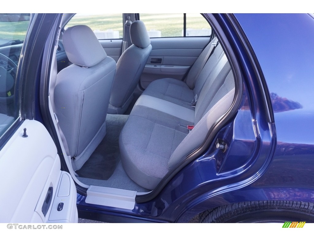 2005 Crown Victoria Police Interceptor - Dark Blue Pearl Metallic / Light Flint photo #17