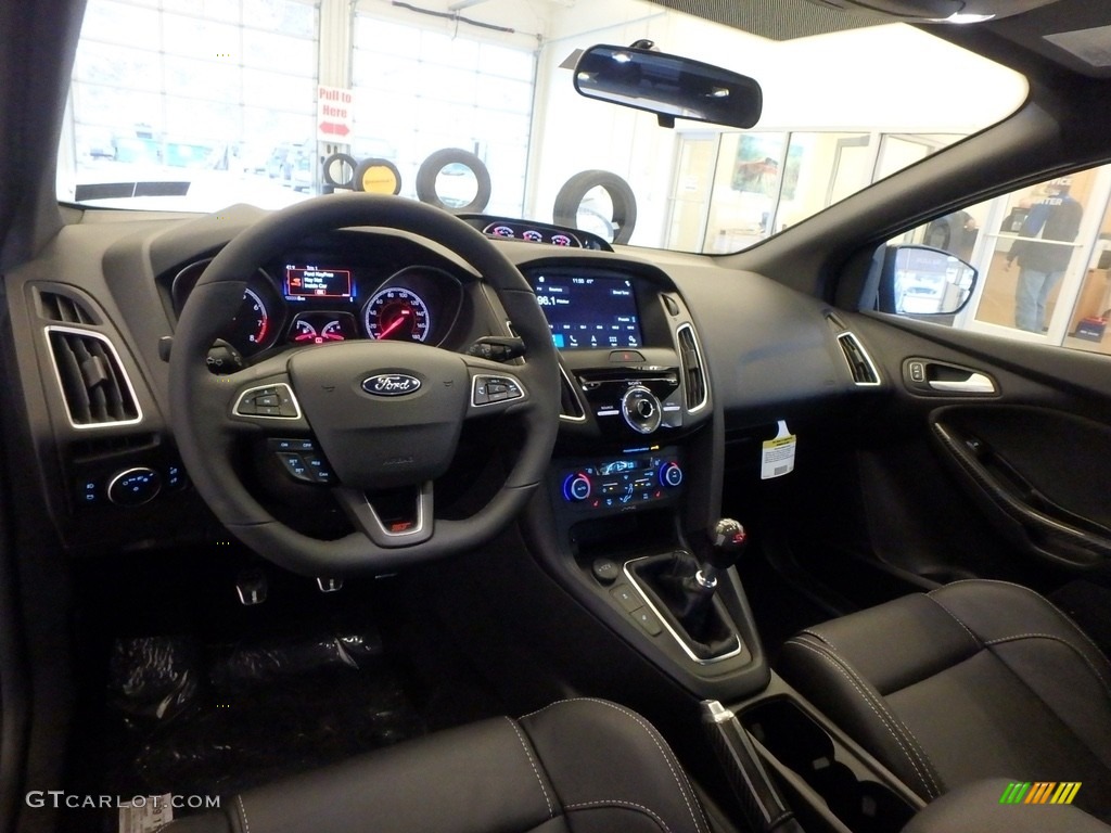 Charcoal Black Recaro Leather Interior 2018 Ford Focus ST Hatch Photo #123939775