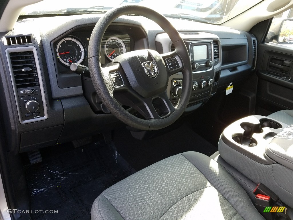 2018 1500 Express Quad Cab 4x4 - Bright Silver Metallic / Black/Diesel Gray photo #7