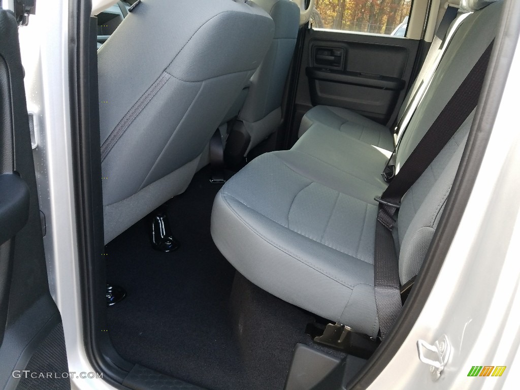 2018 1500 Express Quad Cab 4x4 - Bright Silver Metallic / Black/Diesel Gray photo #8