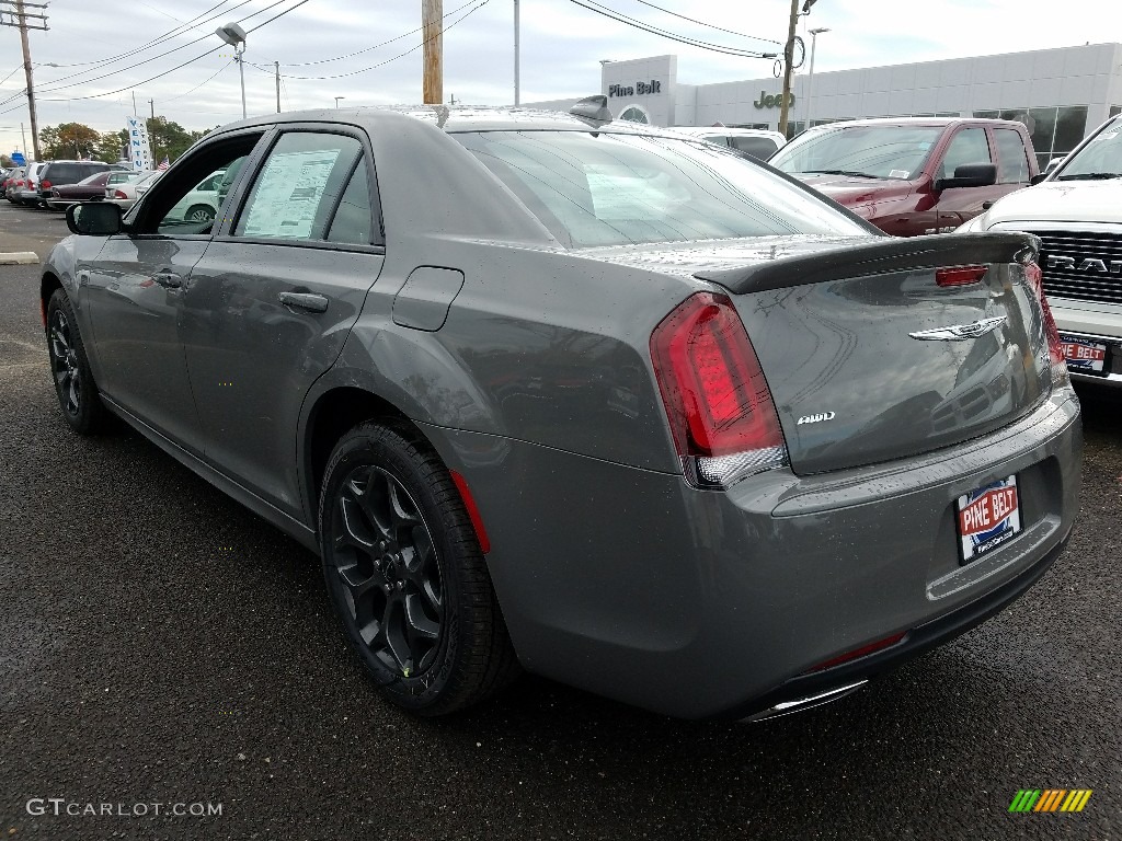 2018 300 S AWD - Ceramic Grey / Black photo #4