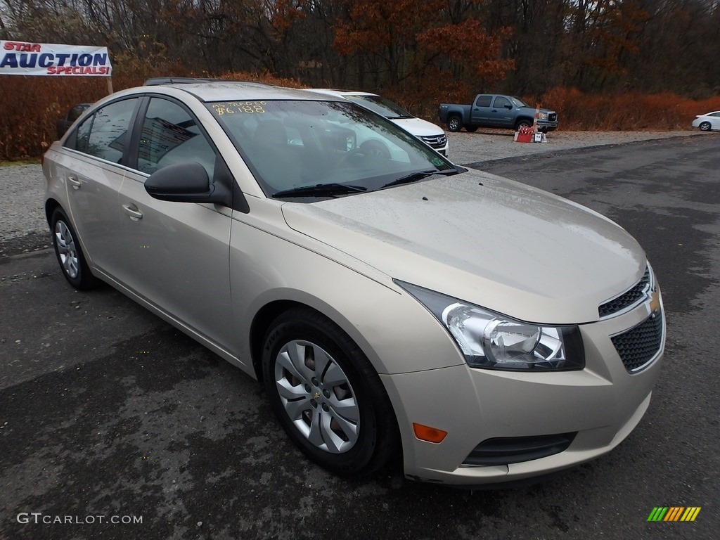 2012 Cruze LS - Gold Mist Metallic / Jet Black/Medium Titanium photo #5