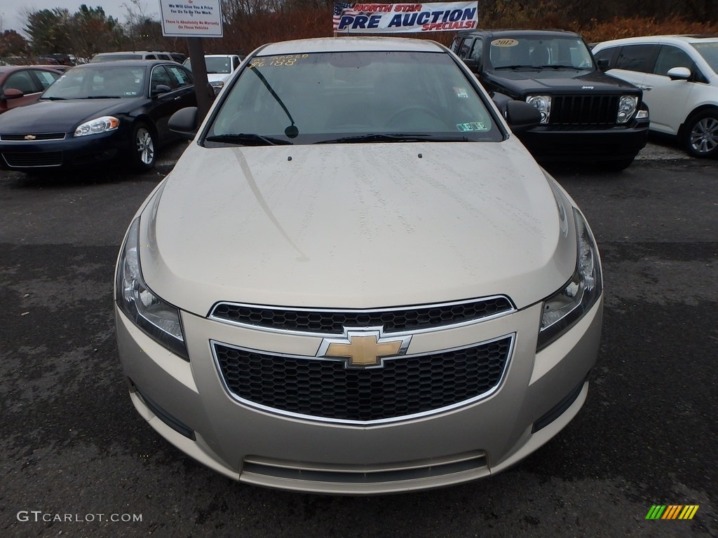 2012 Cruze LS - Gold Mist Metallic / Jet Black/Medium Titanium photo #6