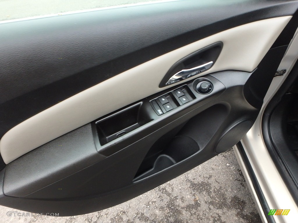 2012 Cruze LS - Gold Mist Metallic / Jet Black/Medium Titanium photo #11