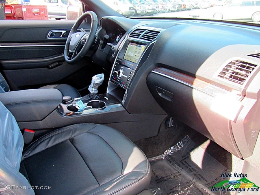 2017 Explorer Limited 4WD - Shadow Black / Ebony Black photo #35