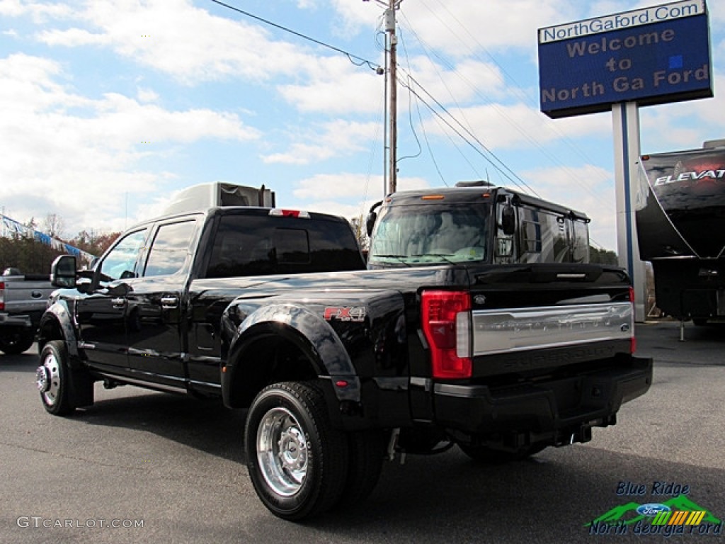 2017 F450 Super Duty Platinum Crew Cab 4x4 - Shadow Black / Black photo #3