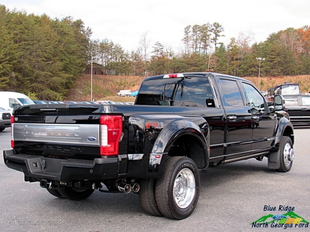 2017 F450 Super Duty Platinum Crew Cab 4x4 - Shadow Black / Black photo #5