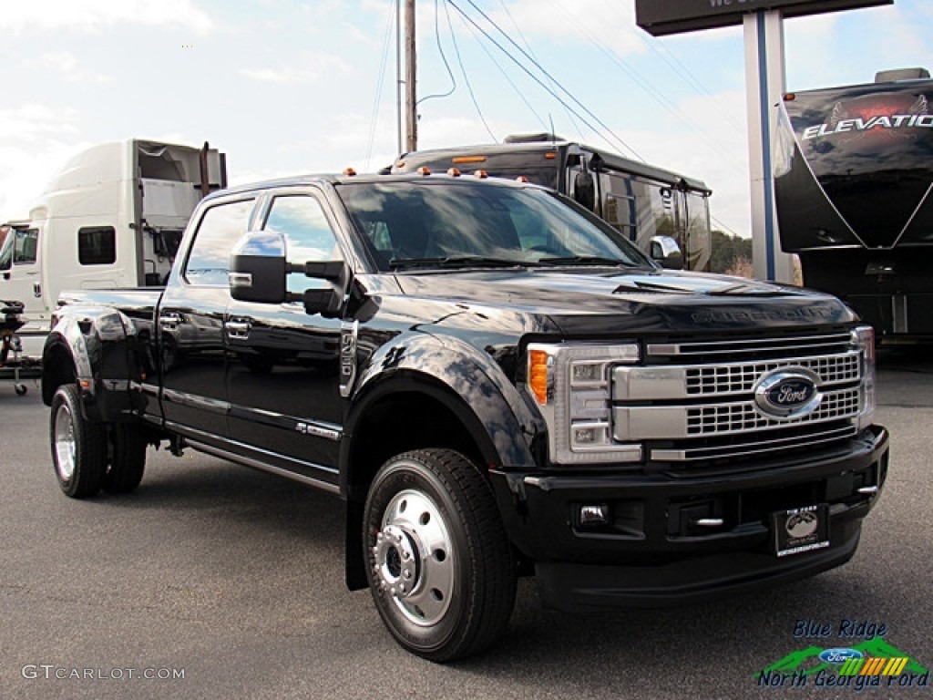 2017 F450 Super Duty Platinum Crew Cab 4x4 - Shadow Black / Black photo #7