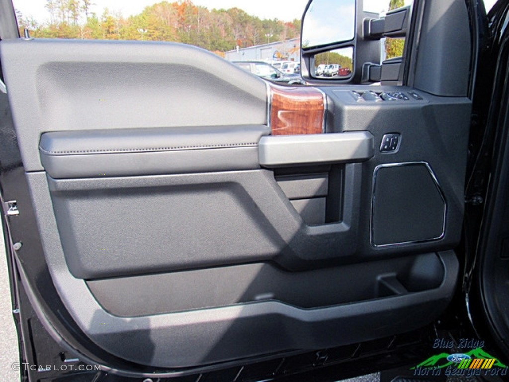 2017 F450 Super Duty Platinum Crew Cab 4x4 - Shadow Black / Black photo #32