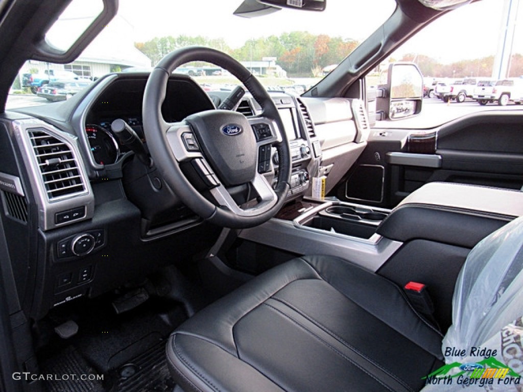 2017 F450 Super Duty Platinum Crew Cab 4x4 - Shadow Black / Black photo #33