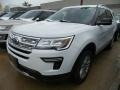 Front 3/4 View of 2018 Explorer XLT 4WD