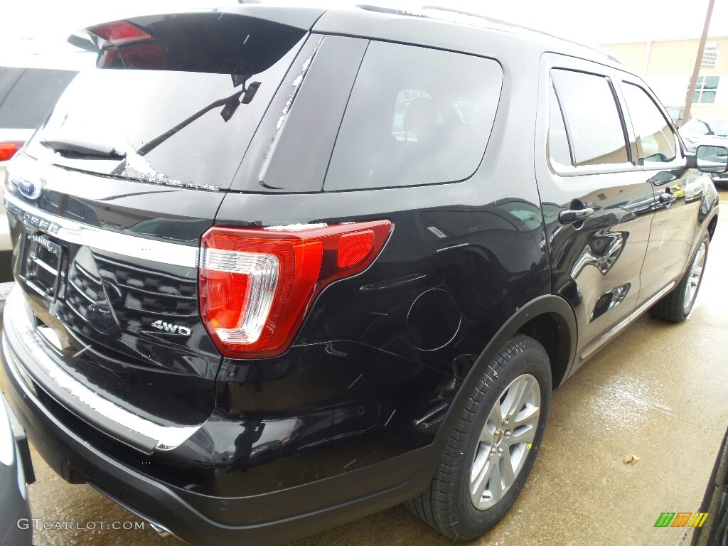 2018 Explorer XLT 4WD - Shadow Black / Ebony Black photo #3