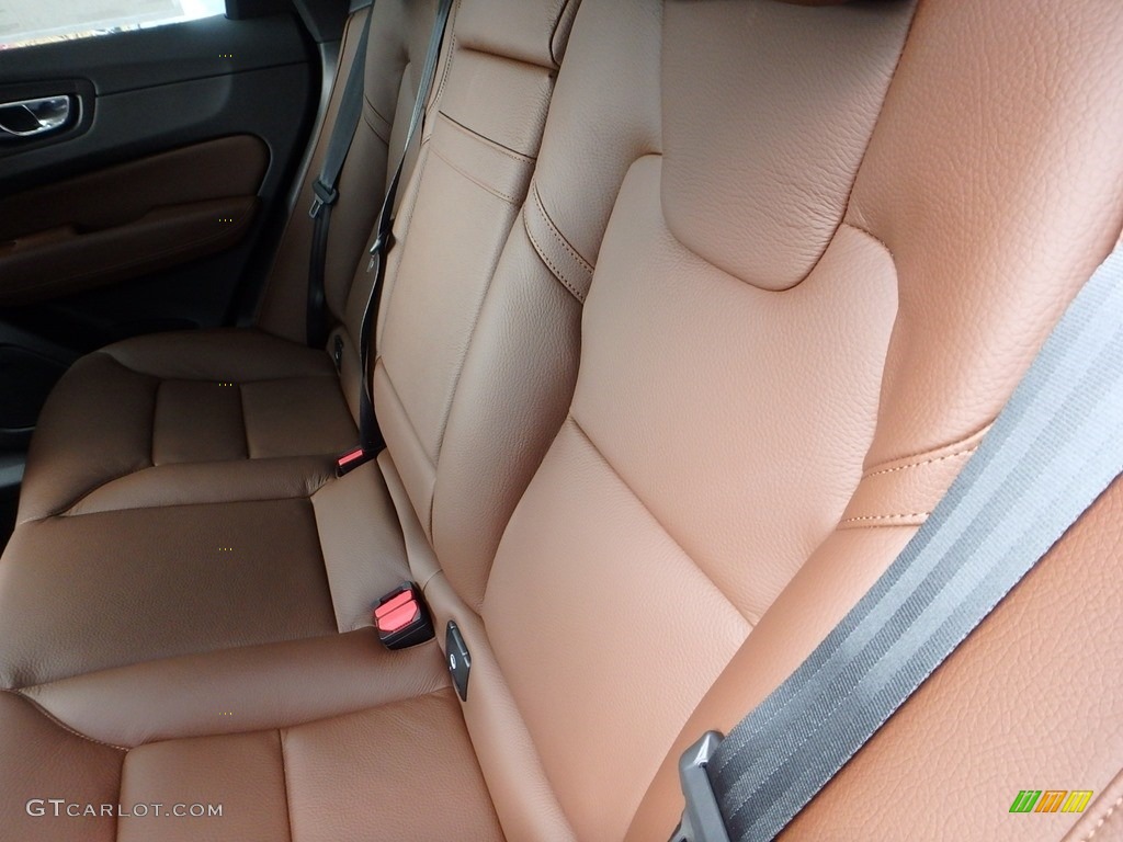 2018 Volvo XC60 T5 AWD Momentum Rear Seat Photo #123952167