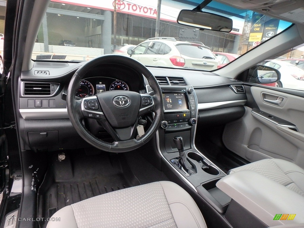 Ash Interior 2015 Toyota Camry SE Photo #123959469
