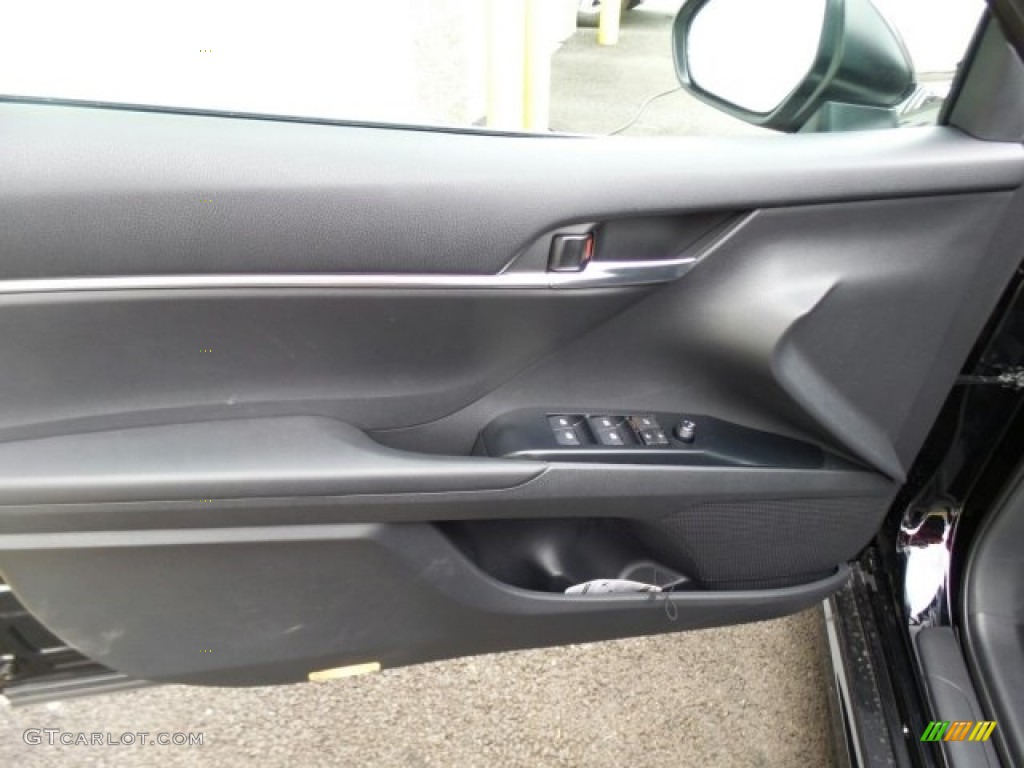 2018 Toyota Camry Hybrid SE Door Panel Photos