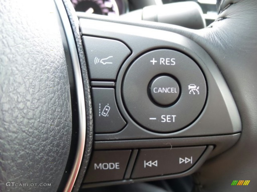 2018 Toyota Camry Hybrid SE Controls Photo #123960300