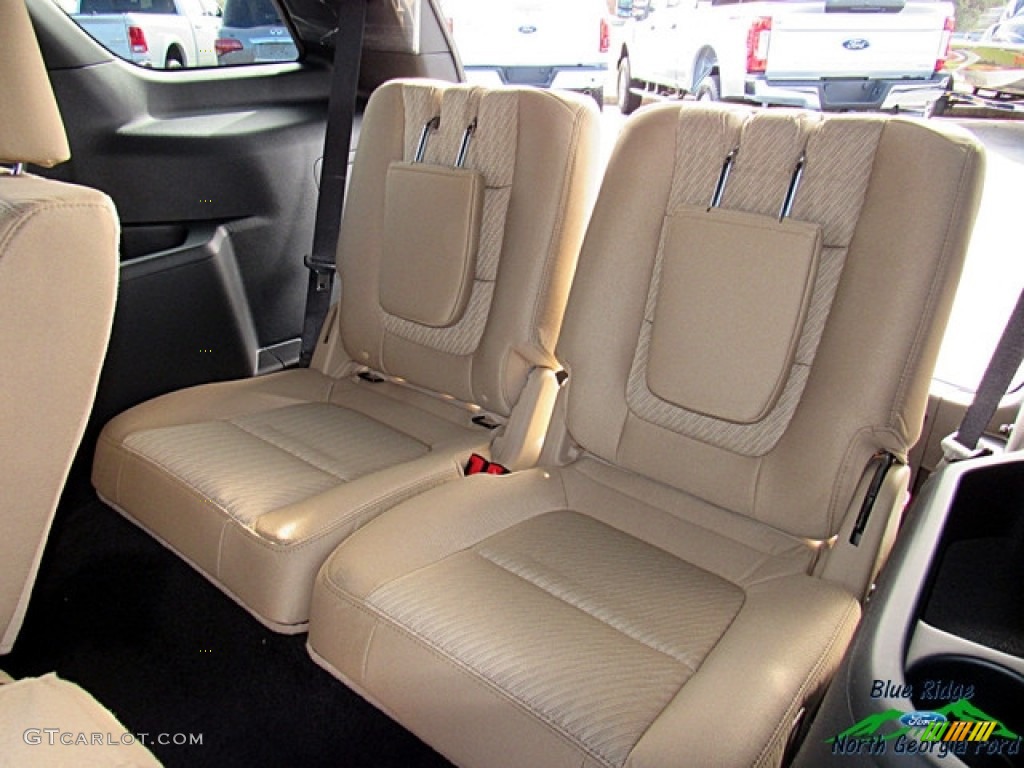 2017 Explorer FWD - Oxford White / Medium Light Camel photo #15