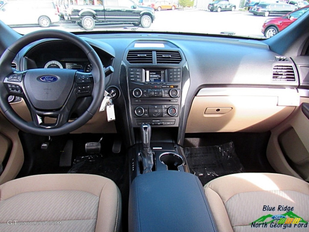 2017 Explorer FWD - Oxford White / Medium Light Camel photo #17
